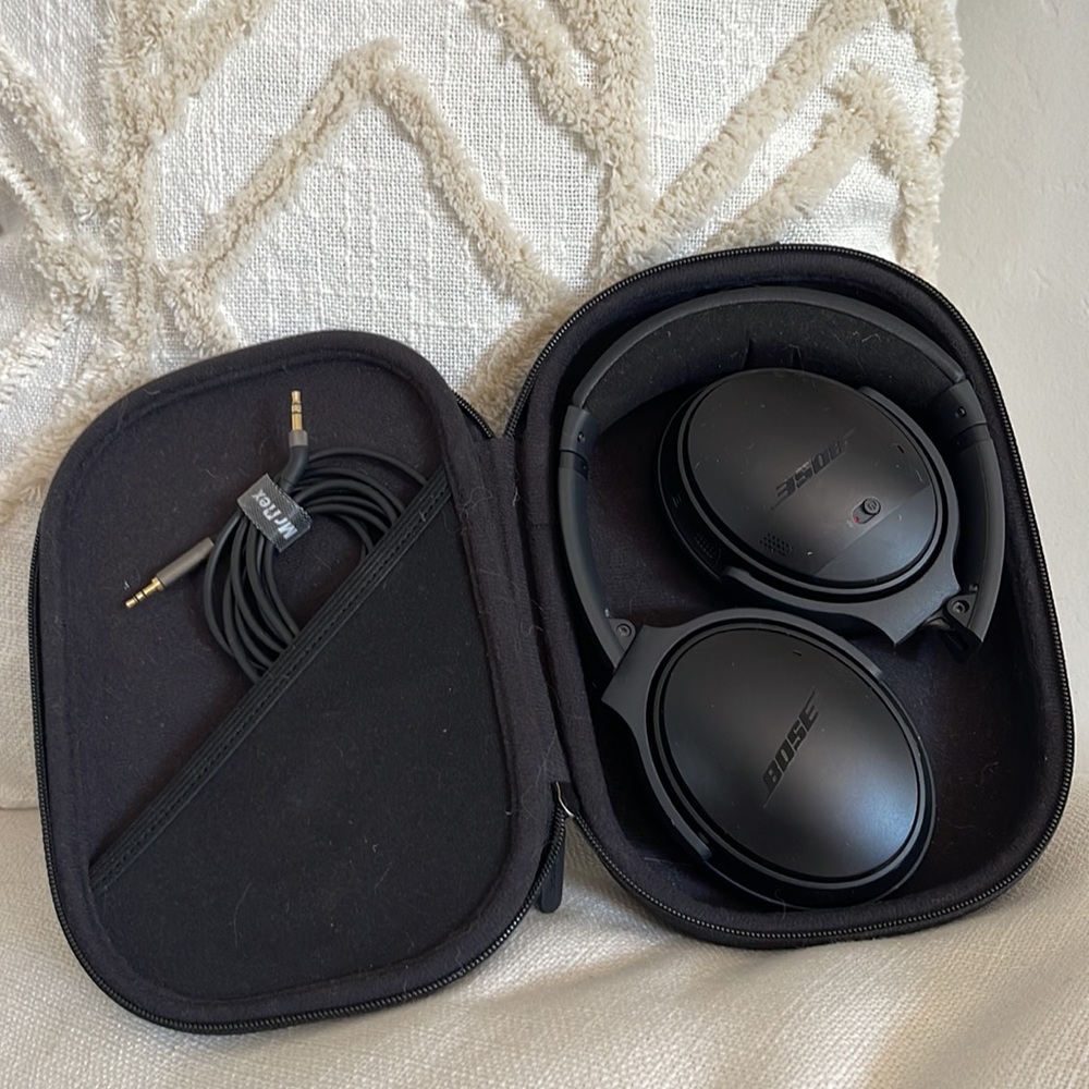 Bose Quiet Comfort 35 noise canceling headphones